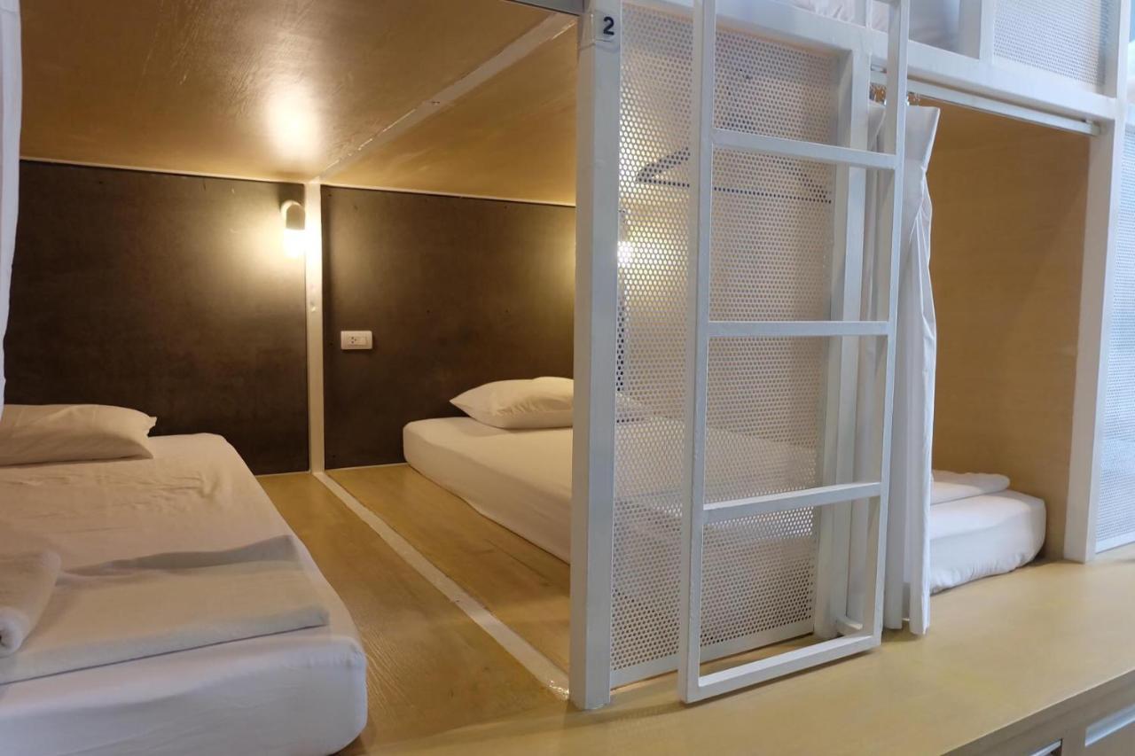On The Bed Hostel Bangkok Exterior photo