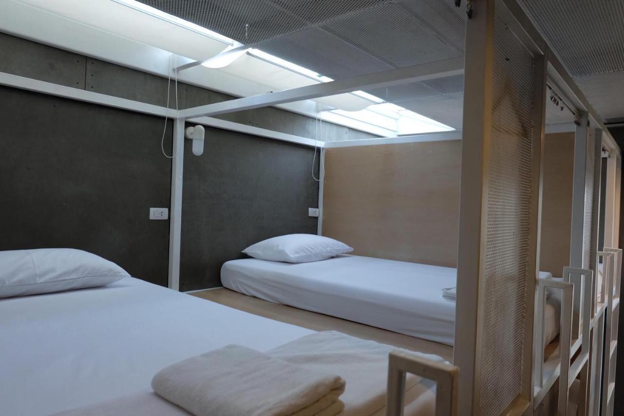 On The Bed Hostel Bangkok Exterior photo